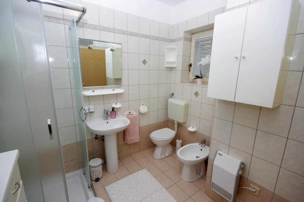 Apartment Ely Rabac 0*,  Croazia